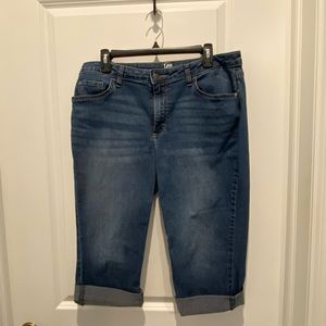 Lee riders mid rise crop jeans size 14